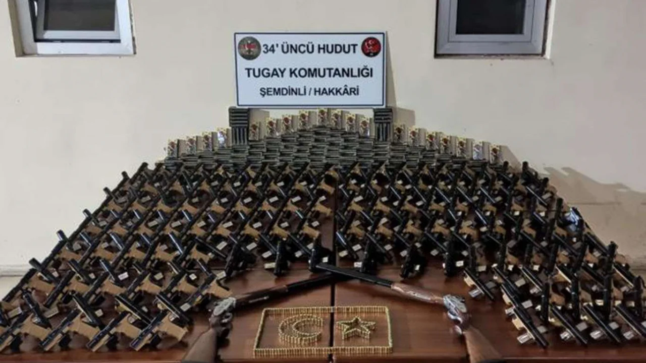 Hudutta çok sayıda tabanca ve uyuşturucu madde ele geçirildi