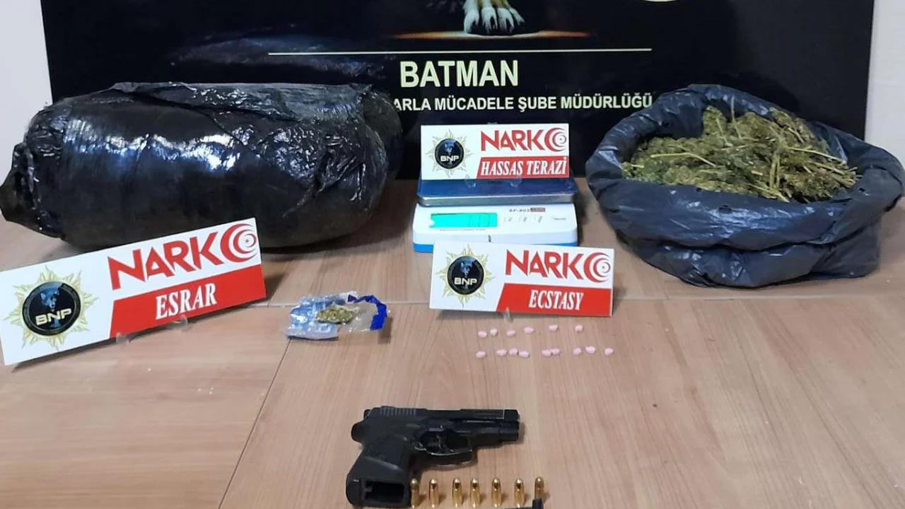 Batman'da 6 kilo esrar, çok sayıda uyuşturucu hap ele geçirildi