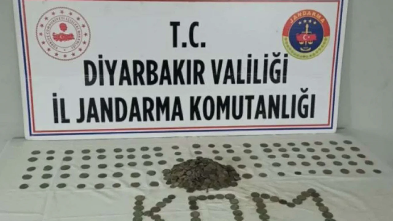 Diyarbakır'da Osmanlı, Abbasi ve Zengi dönemine ait bronz sikkeler ele geçirildi