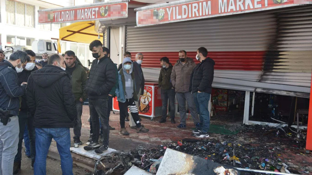 ​Hırsız girdiği marketi önce soydu sonra ateşe verdi