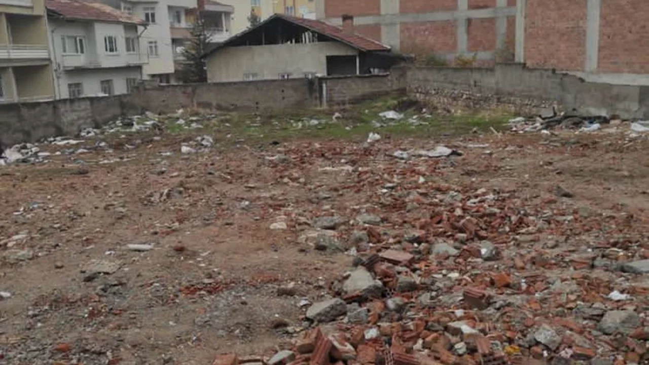 Malatya'da uyuşturucu yuvası haline gelen metruk binalar yıktırıldı