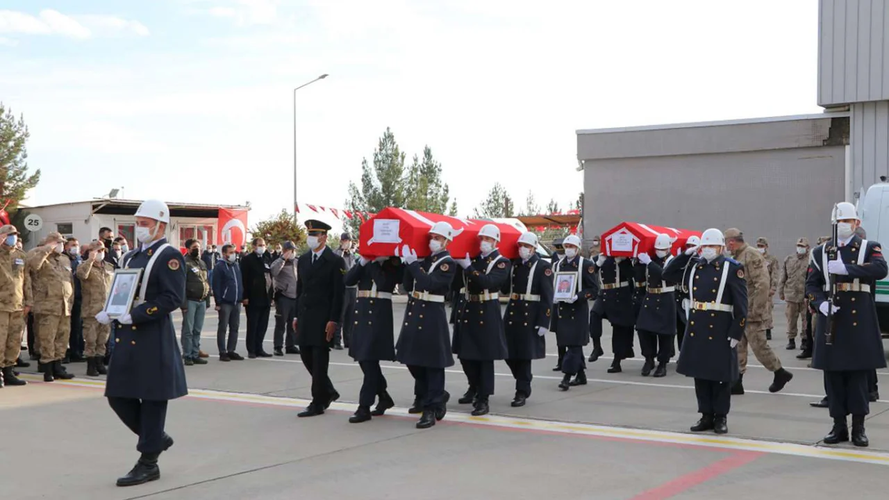 Resulayn'daki bombalı saldırıda hayatını kaybeden askerler memleketlerine uğurlandı