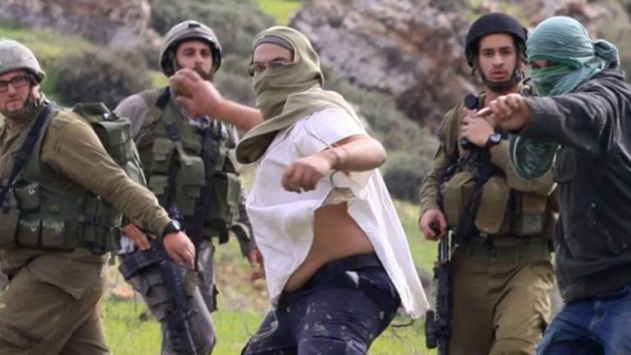 Siyonist yerleşimciler işgal ettikleri Filistin topraklarında Müslümanlara saldırıyor