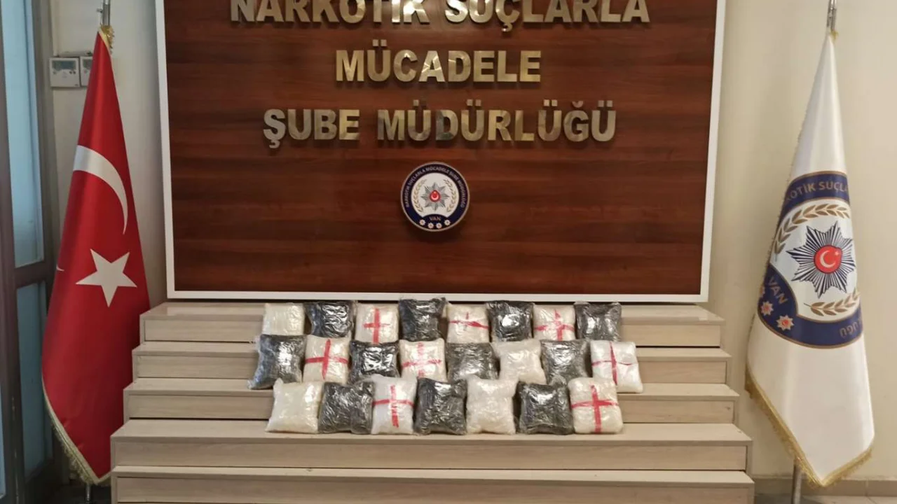 Van'da 23 kilogram uyuşturucu ele geçirildi