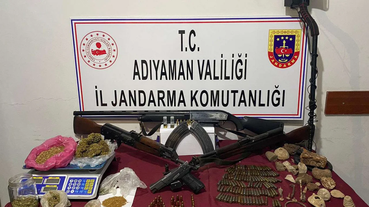 Adıyaman'da uyuşturucu ve silah satıcılığı yapan 2 kişi göz altına alındı