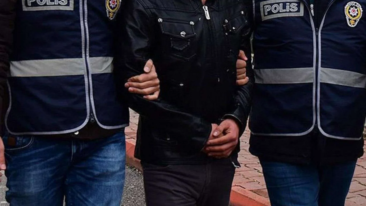 Aralarında polislerin de olduğu suç örgütüne operasyon