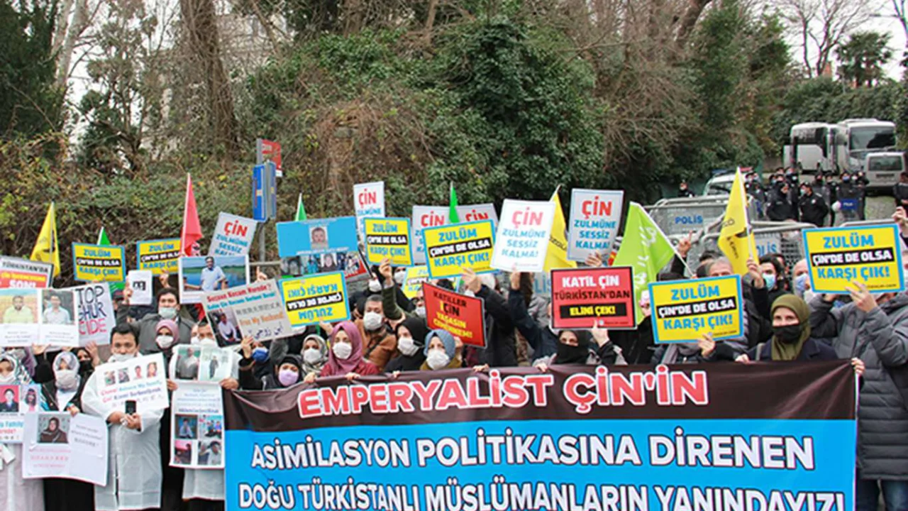 Asimilasyon politikasına direnen Doğu Türkistanlı Müslümanlara destek eylemi