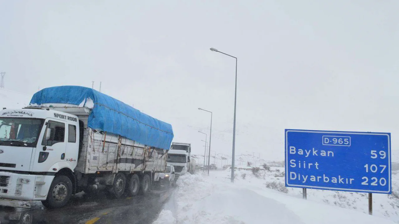 Bitlis, Van, Siirt ve Muş karayolları ağır vasıtalar için ulaşıma kapatıldı