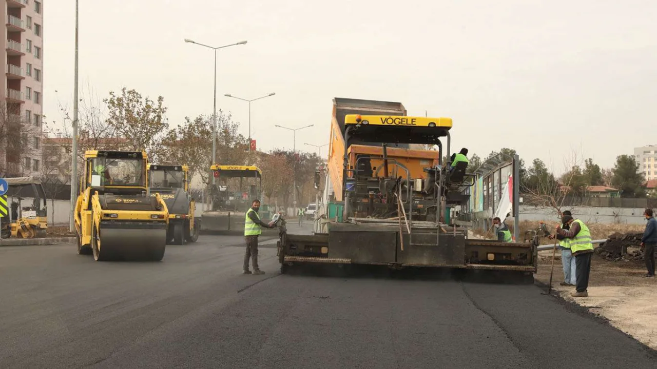 Diyarbakır'da yol çalışmaları süren Elâzığ caddesi pazartesi günü hizmete açılacak