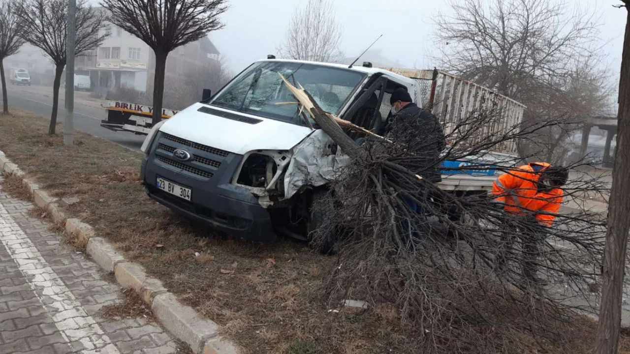 Elâzığ'da trafik kazasında biri ağır 3 kişi yaralandı