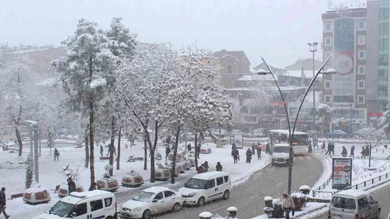 Elâzığ'da yüz yüze eğitime bir gün ara verildi