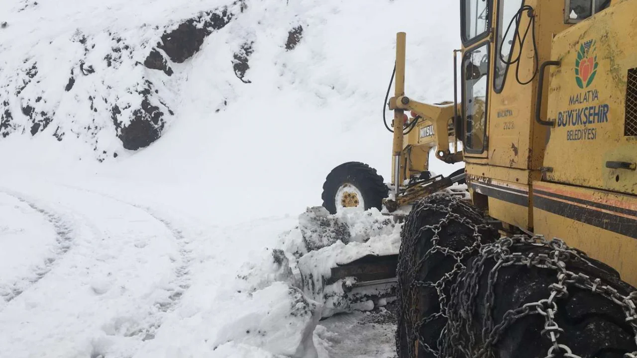 Malatya'da kar yağışı sonucu 473 mahalle ulaşıma kapandı