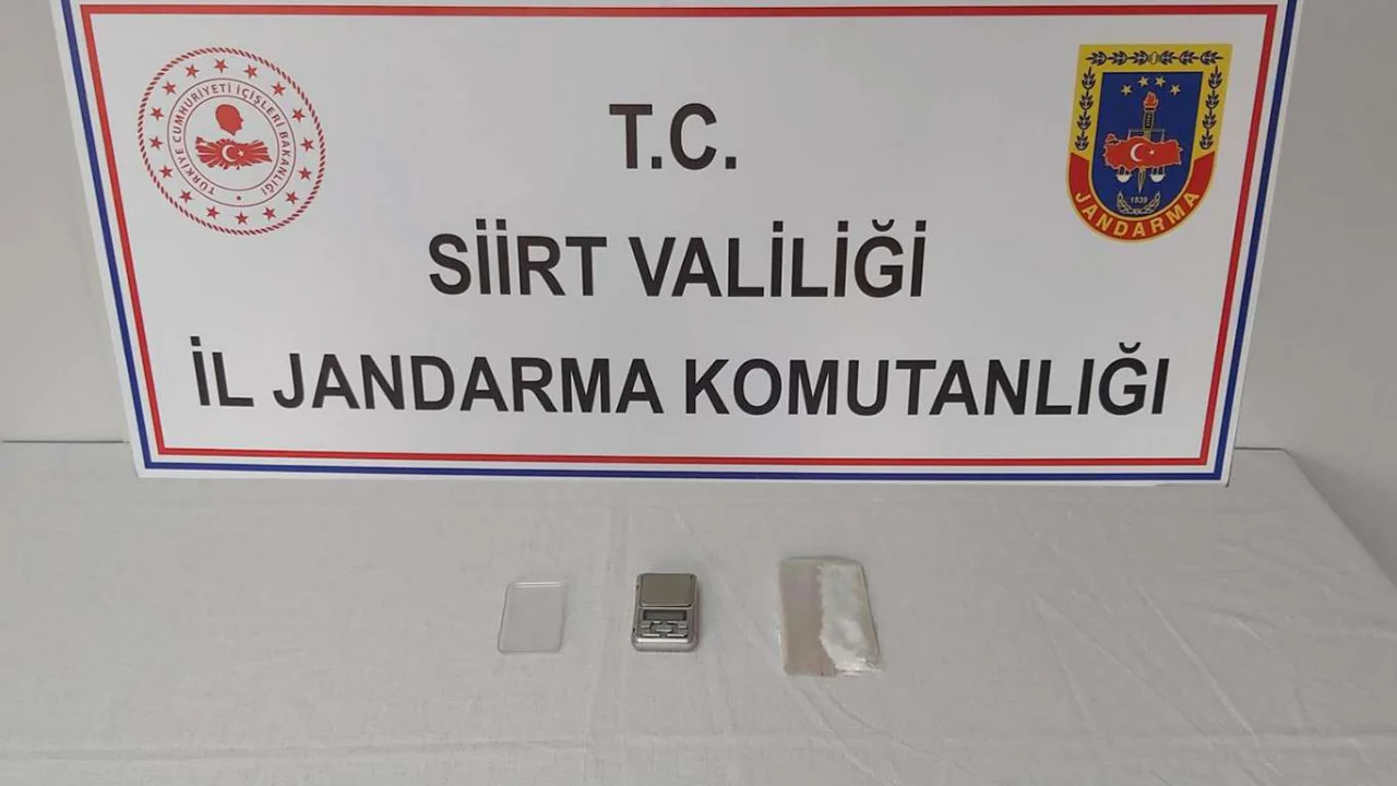 Siirt’te jandarmanın dur ihtarına uymayan 3 şüpheli kovalamaca sonucu yakalandı