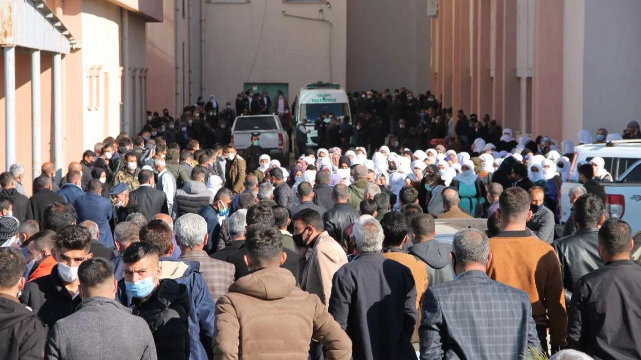 Şırnak'ta göçük altında kalan işçinin cesedine 22 saat sonra ulaşıldı