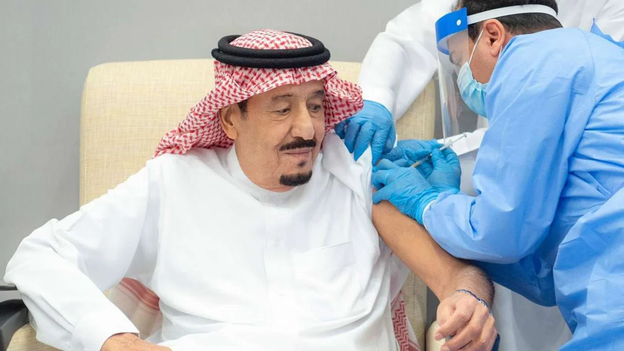 Suudi Kralı Salman Covid-19 aşısı oldu