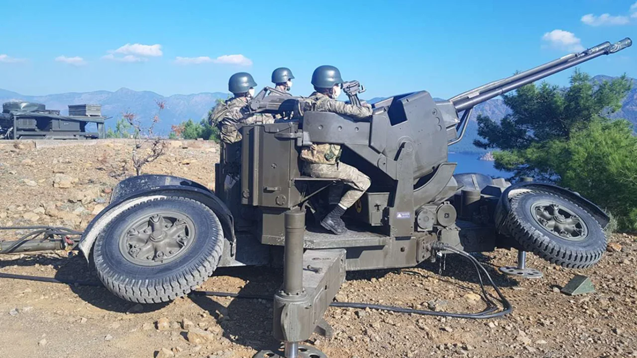 Topçu birlikleri tarafından hava savunma tatbikatı yapıldı