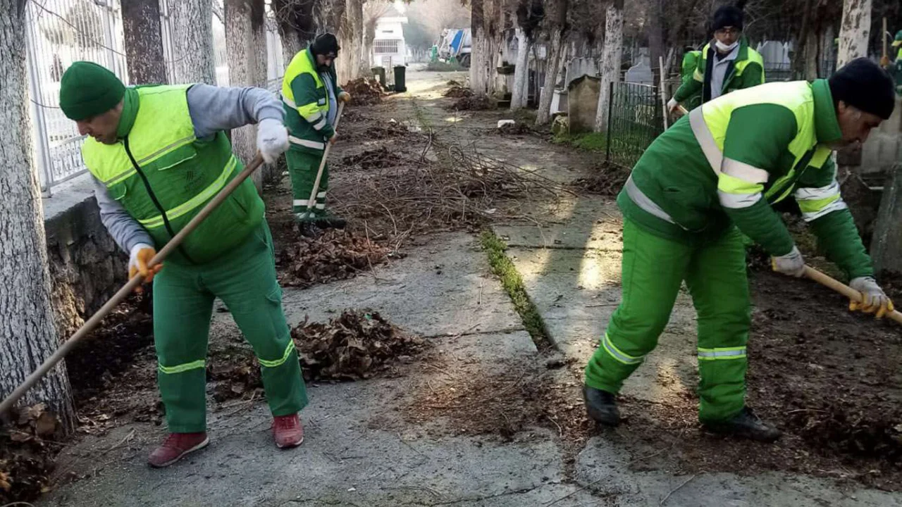 Adıyaman'da mezarlık temizliği yapıldı