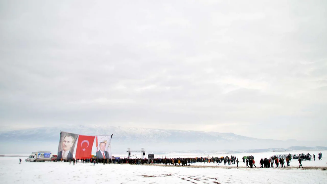 Ağrı Dağı gerçekleştirilen törenle tırmanışa açıldı