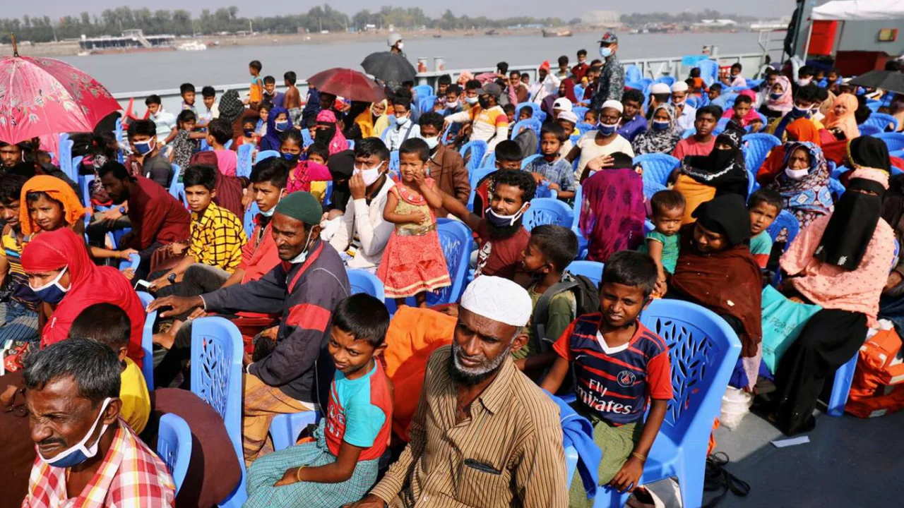 Bangladeş yönetimi Arakanlı Müslümanları "ölüm adasına" gönderiyor