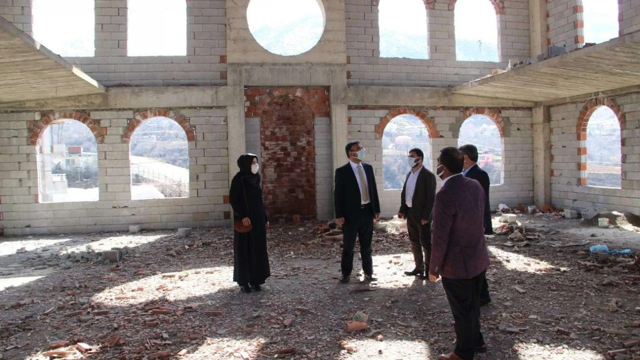 Batman İl Müftüsü Erhan'dan camii inşaatlarında inceleme