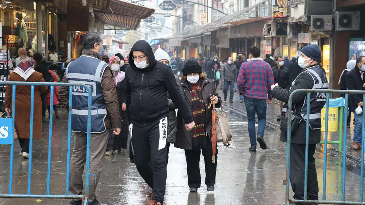 Covid-19 vakalarının arttığı Gaziantep’te tedbirler artırıldı