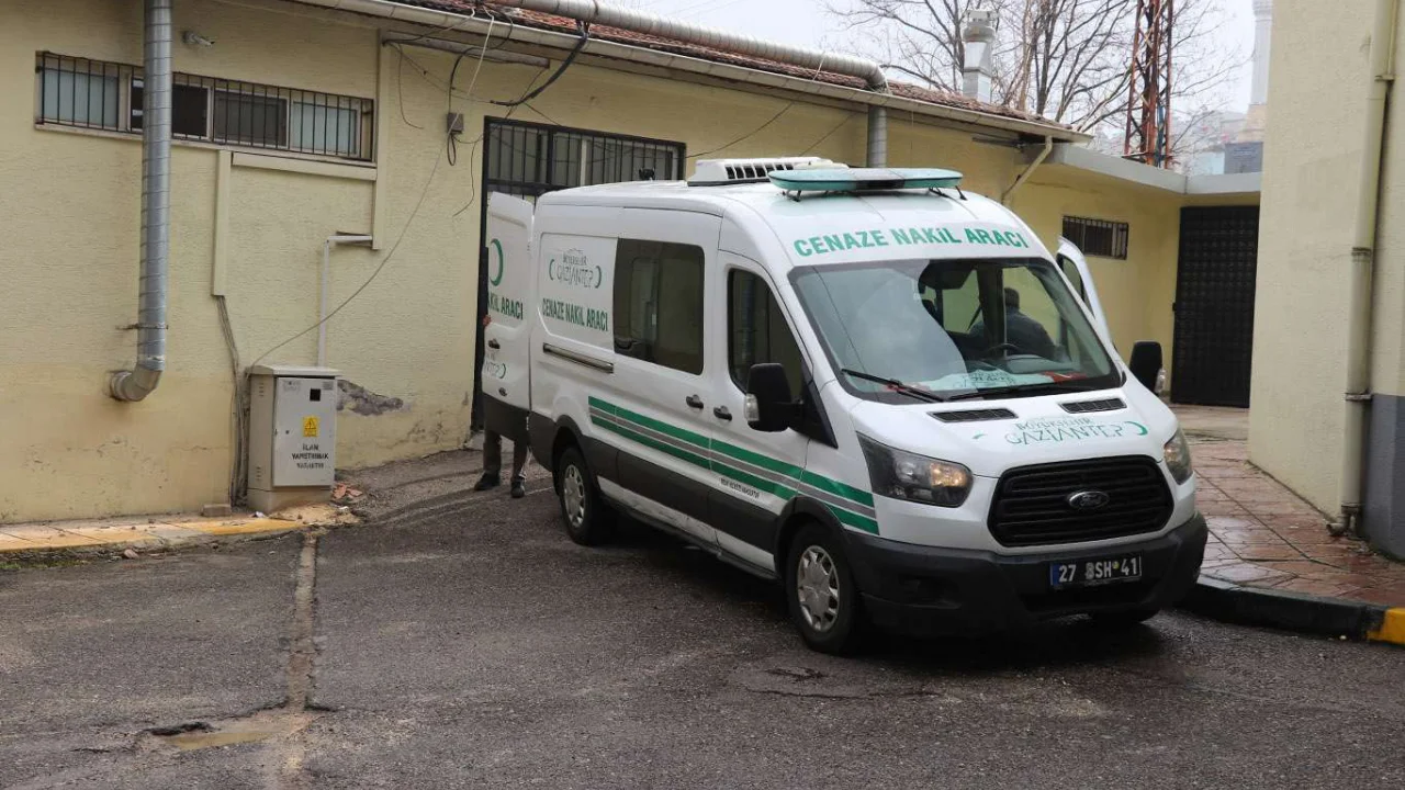 Gaziantep'te bir binanın deposunda erkek cesedi bulundu