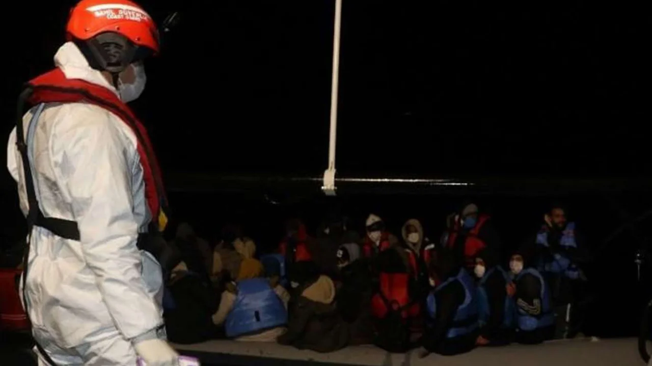 Geçen yıl Ege ve Akdeniz'de 12 bin 655 düzensiz göçmen kurtarıldı