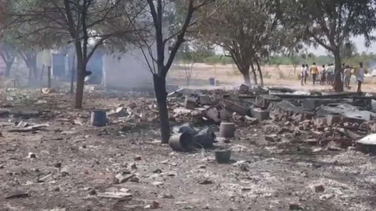Hindistan'da havai fişek fabrikasında patlama: 11 ölü
