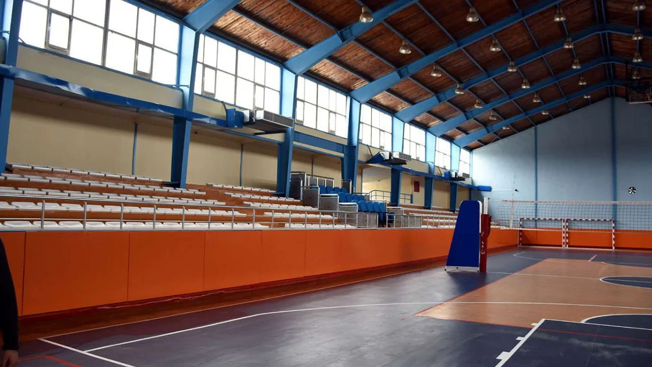 Nusaybin'de tadilatı biten Atatürk Spor Salonu modern bir görünüme kavuştu