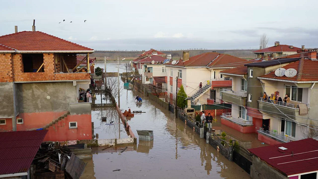 Sağanak yağış sonrası Trakya bölgesinde sel baskını yaşandı