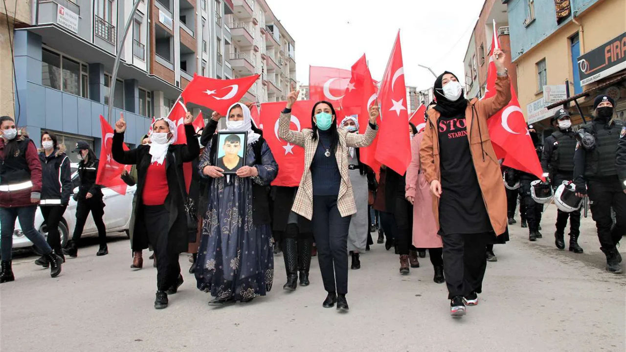 Şırnak’ta çocukları dağa kaçırılan annelerin eylemi 22’nci haftasında