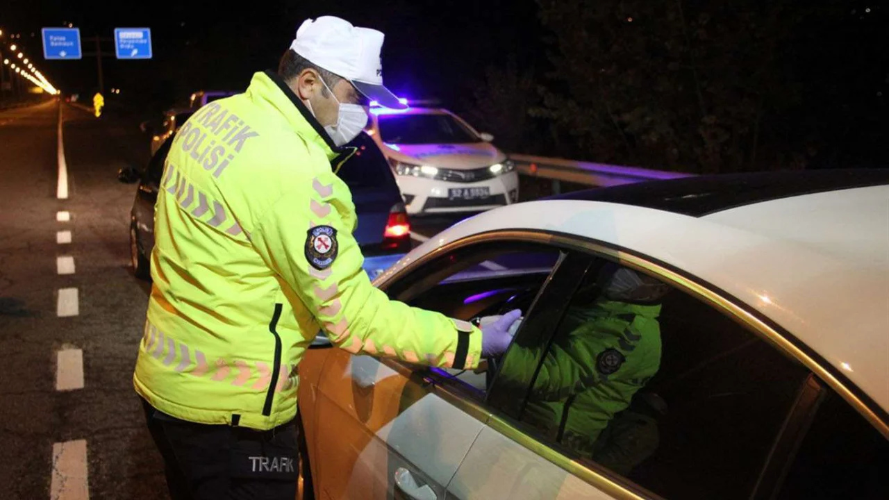 Sokağa çıkma kısıtlamalarını ihlal eden yaklaşık 30 bin kişiye işlem yapıldı