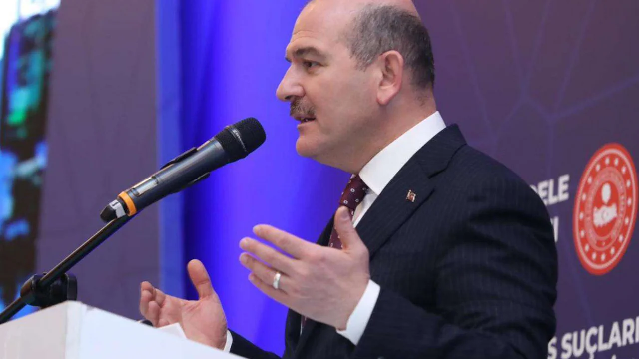 Soylu: "Kâbe-i Muazzama'ya hakaret eden LGBT sapkınlarına müsamaha göstermeyeceğiz"