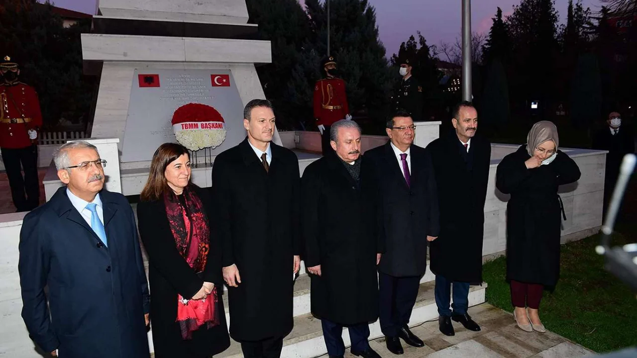 TBMM Başkanı Şentop Arnavutluk'ta Yunus Emre Enstitüsüne ziyaret etti