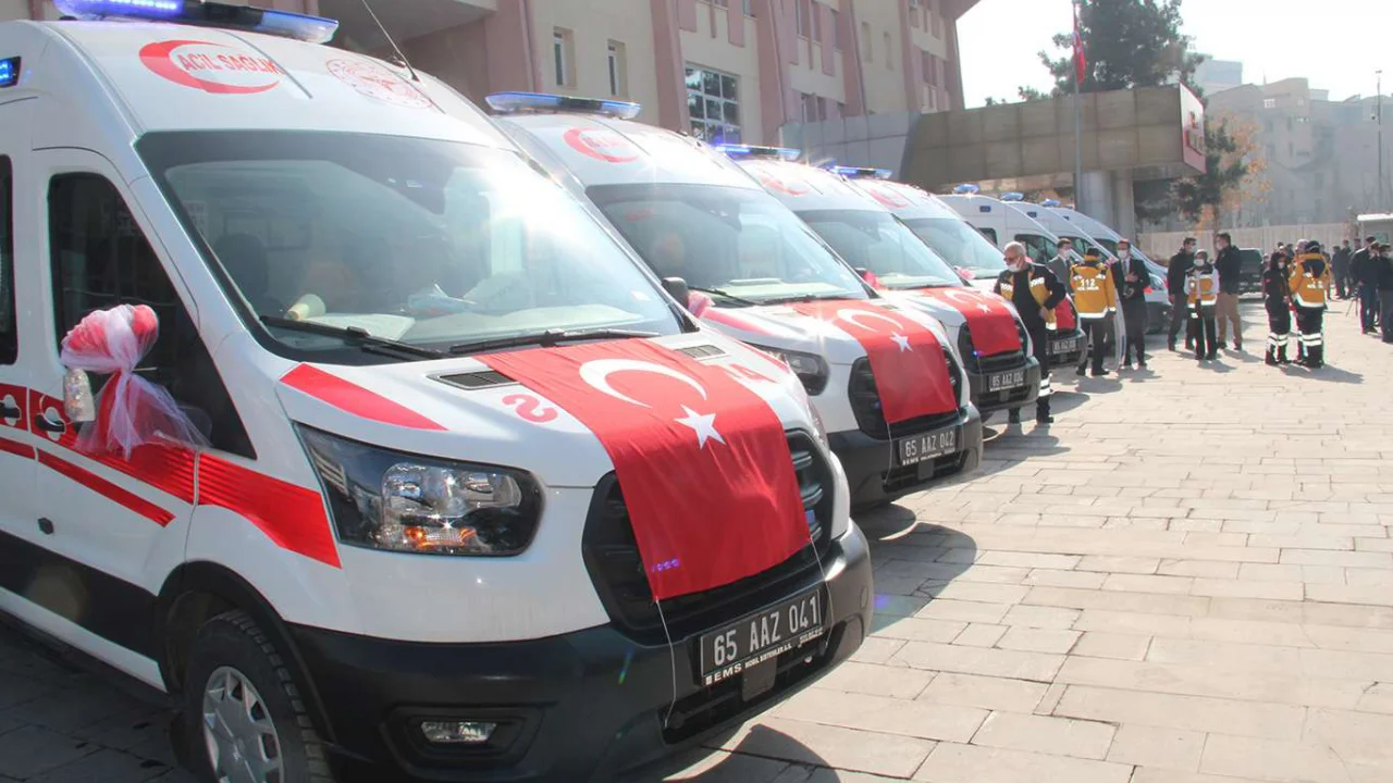 Van'a 14 yeni ambulans