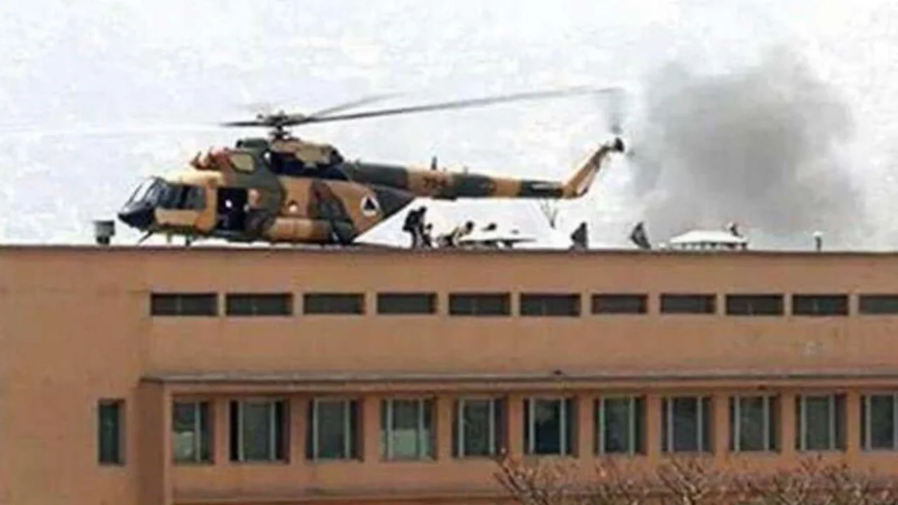 Afganistan'da askeri helikopter vuruldu: 9 ölü