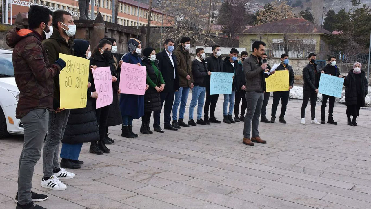 Atanamayan öğretmenlerden MEB'e çağrı