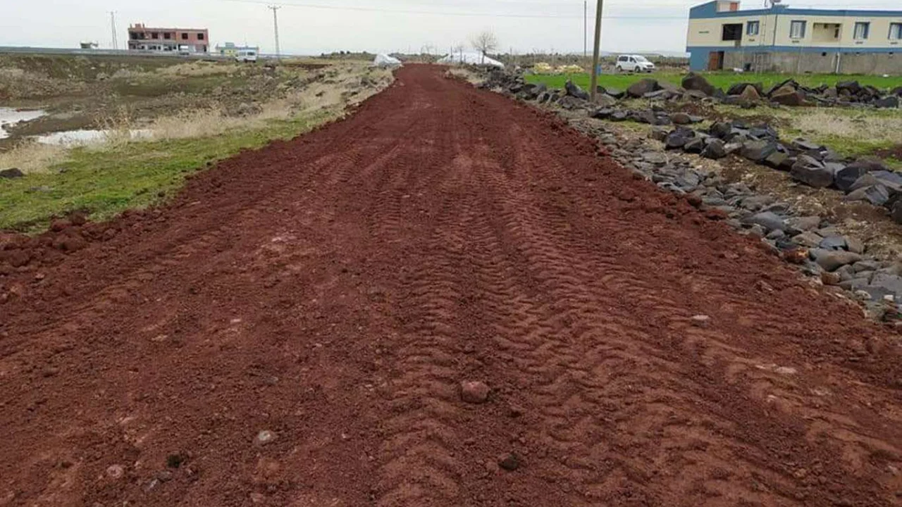 Bağlar'da 3 mahalleye daha yeni yollar kazandırıldı