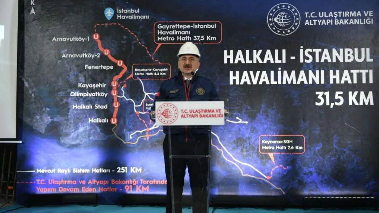 Bakanı Karaismailoğlu: "İstanbul'a iki raylı sistem hattı daha kazandırıyoruz"