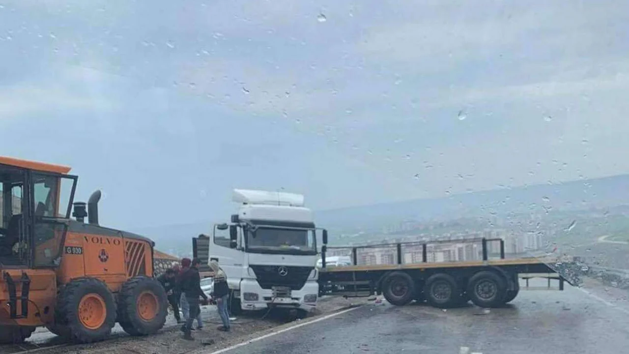 ​Cizre’de zincirlemek trafik kazası: 6 yaralı