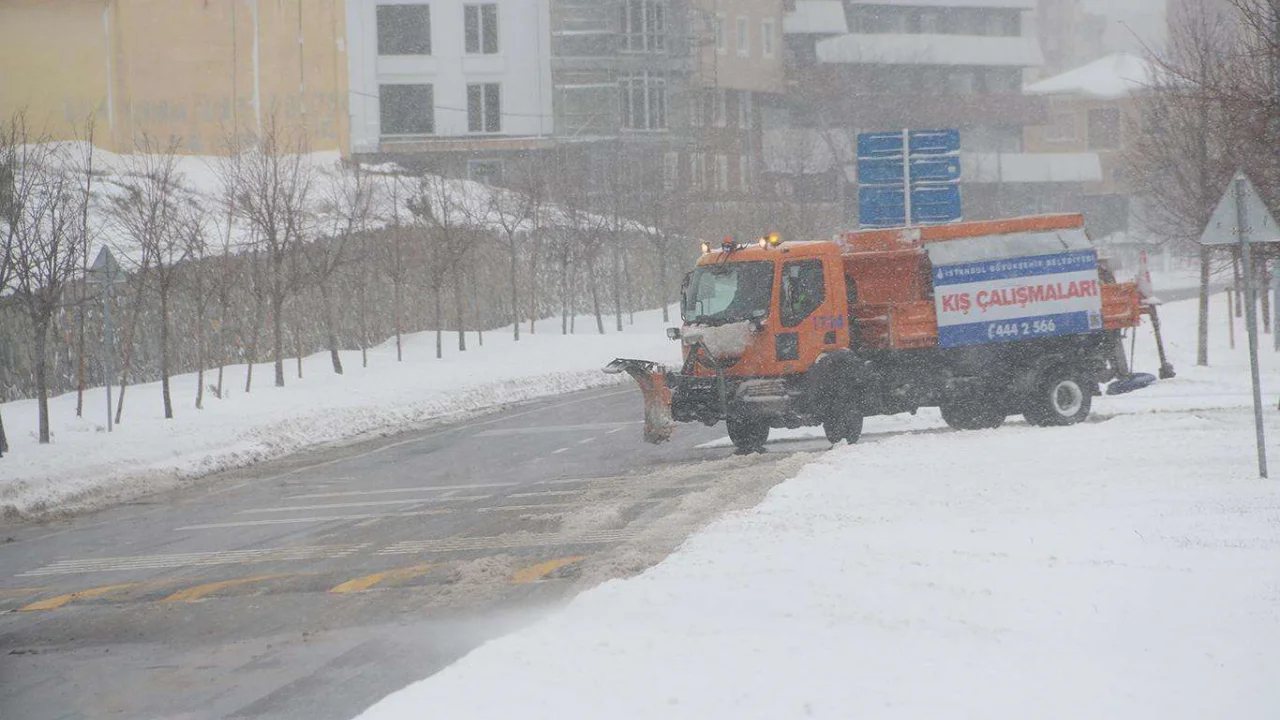 İstanbul'da bazı bölgelerde kar ve dolu yağışı