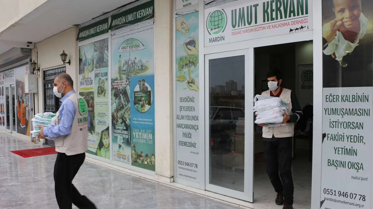 Mardin Umut Kervanından imam hatip liselerine kaynak kitap desteği