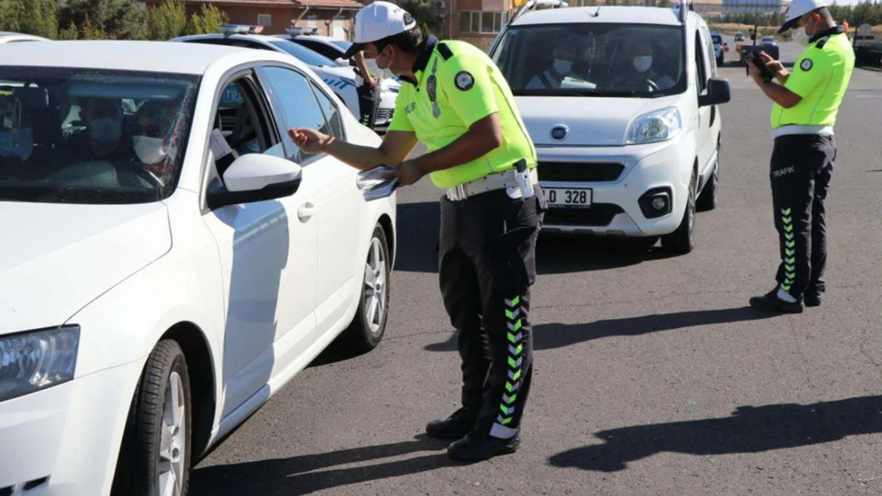 Mersin’de farklı noktalarda trafik denetlemeleri yapıldı