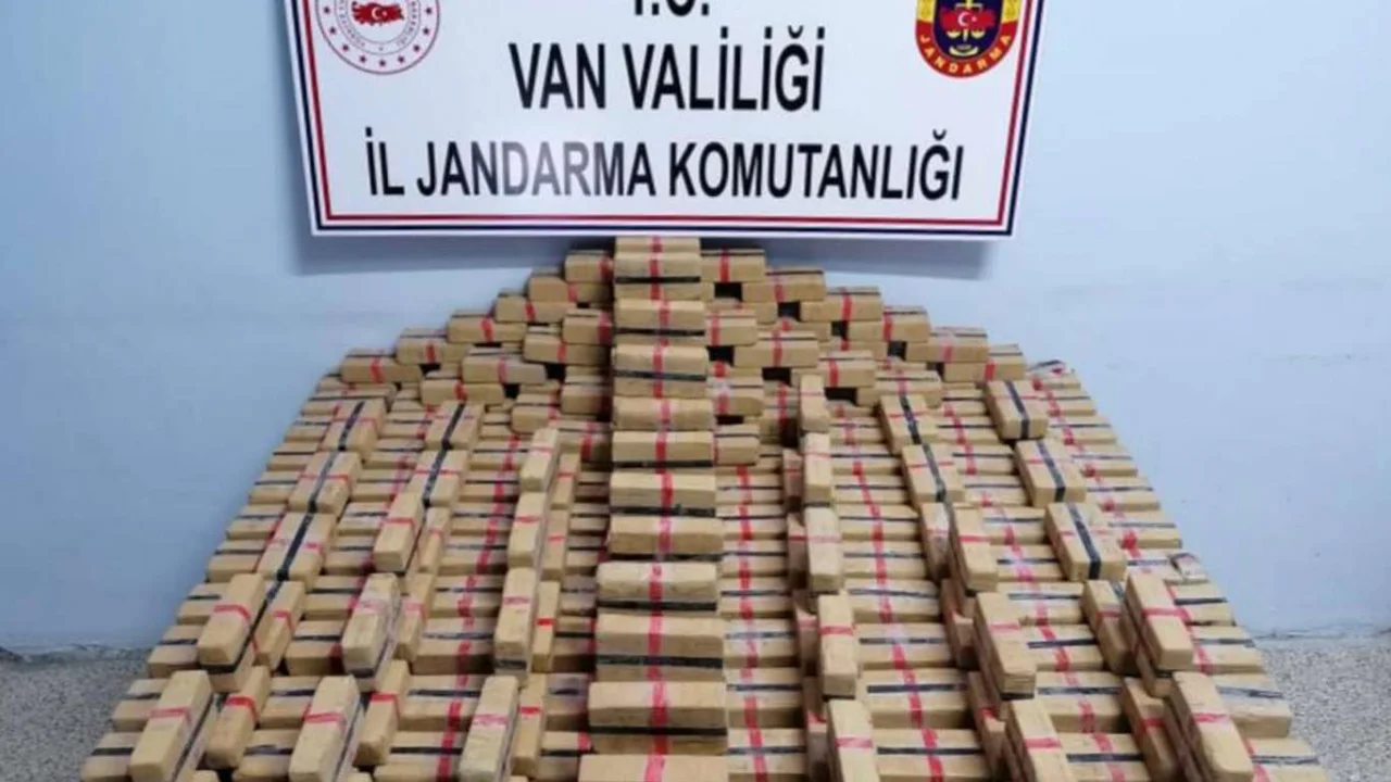 Van’da 122 kilogram uyuşturucu ele geçirildi