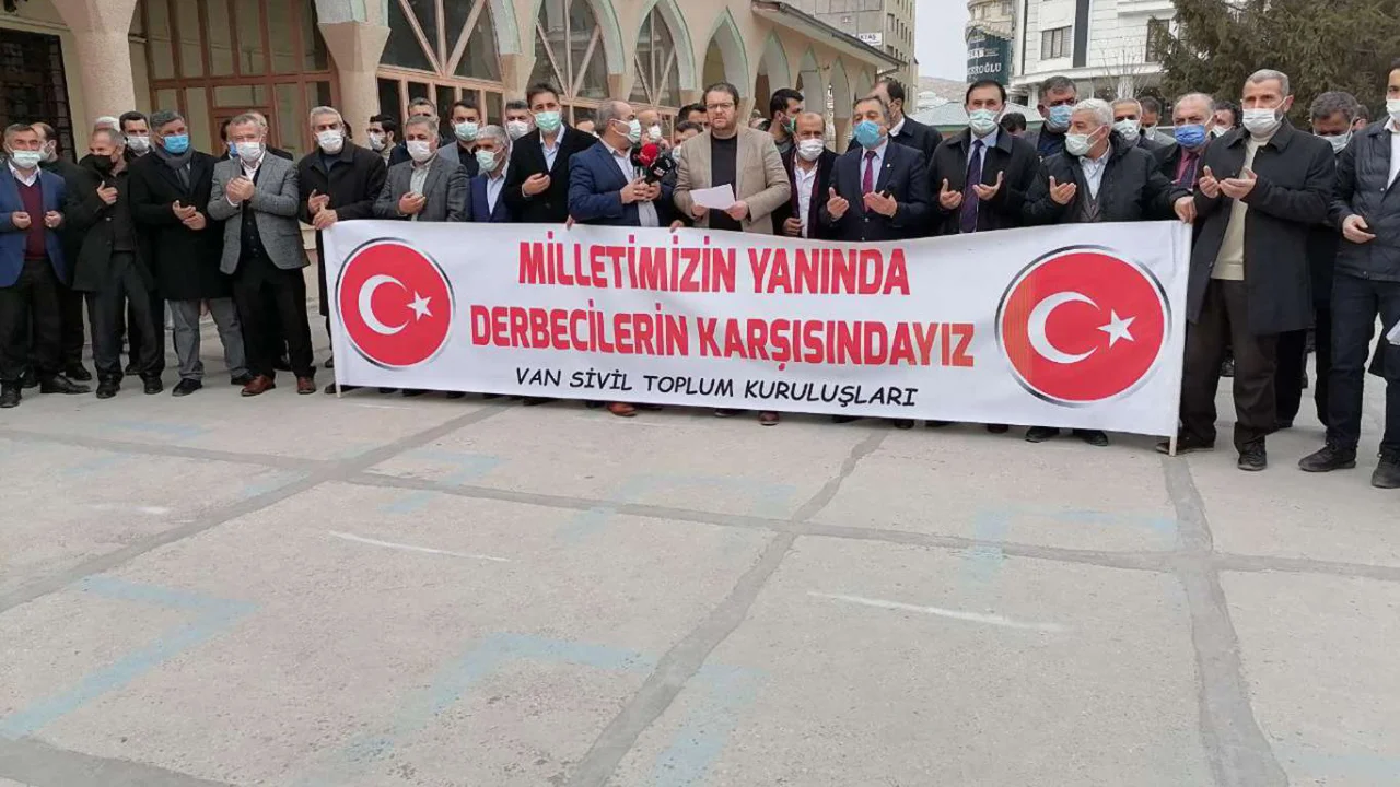 Emekli amirallerin yayımladığı bildiriye tepkiler gelmeye devam ediyor