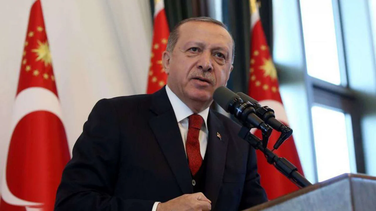 Erdoğan: Milletin seçtiği yönetimi tehdit etme cüretini gösterenlere hadlerini milletimizle göstereceğiz