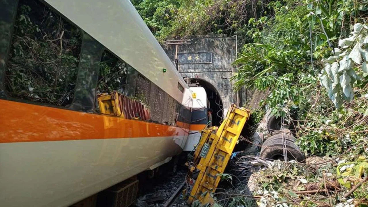 Tayvan'daki tren kazasında ölenlerin sayısı 48'e yükseldi