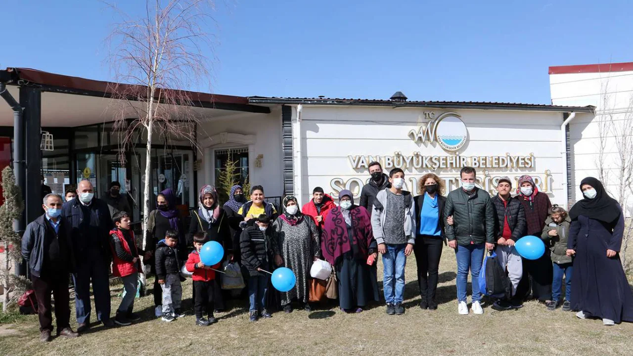 Van Büyükşehir Belediyesi Otizmli çocuklar ve aileleriyle yemekte buluştu