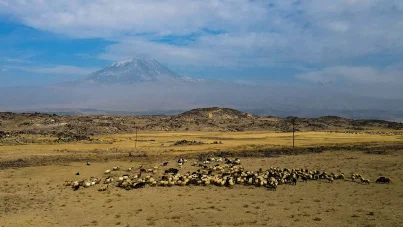 Ağrı Dağı'nın sisle kaplı hali havadan görüntülendi