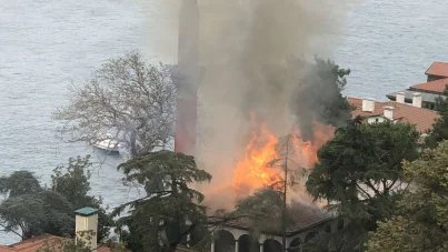 Tarihi Vaniköy Camii'nde yangın